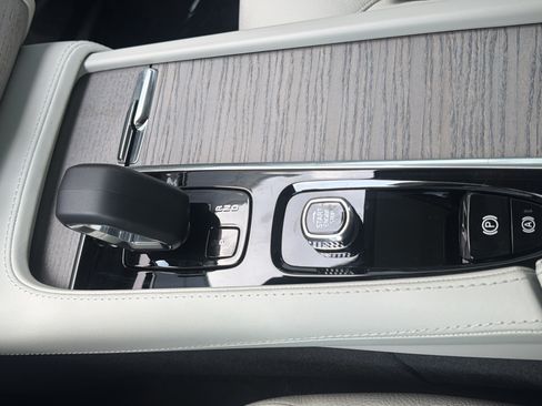 Certified 2024 Volvo XC90 B6 Plus w/ Protection Package Premier AWD/4WD image 26