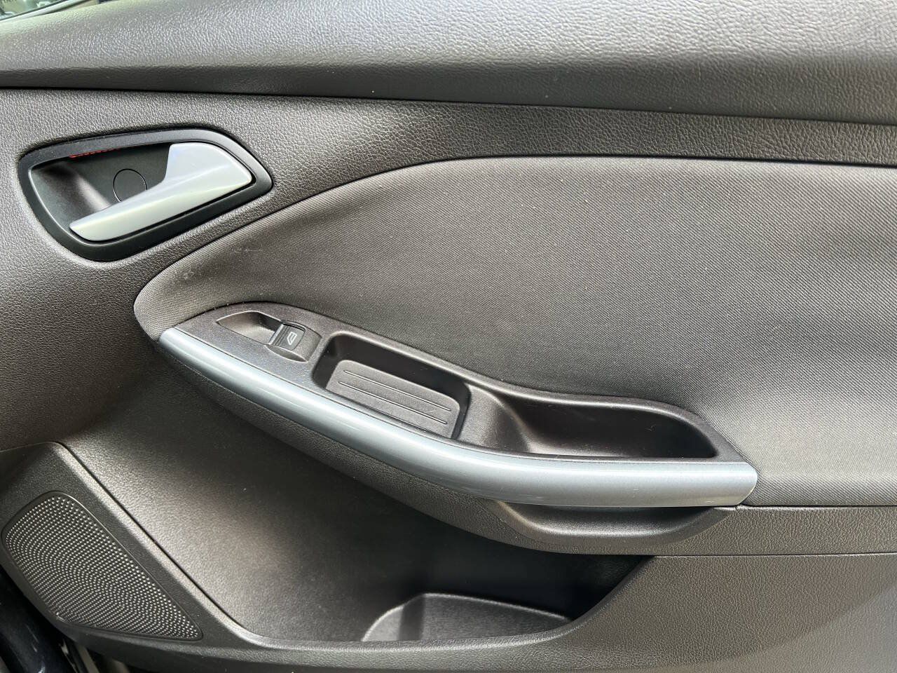 Used 2013 Ford Focus Titanium FWD image 28