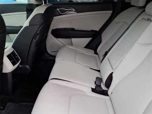 Certified 2023 Kia Sportage EX image 11