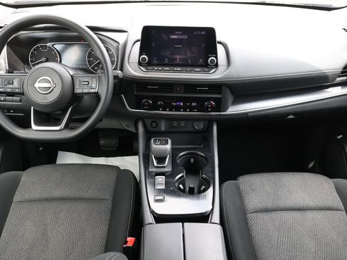 Used 2024 Nissan Rogue SV FWD image 2