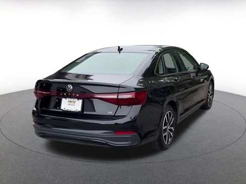 Used 2025 Volkswagen Jetta SE FWD image 12