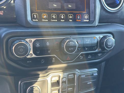 Used 2021 Jeep Wrangler Unlimited Sahara image 14