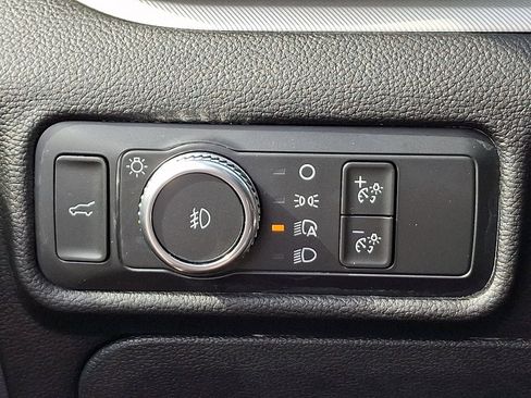 Certified 2022 Ford Explorer XLT w/ Equipment Group 202A AWD/4WD image 25