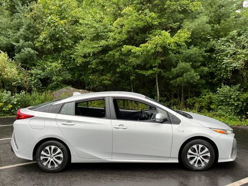 Used 2021 Toyota Prius Prime LE FWD image 6