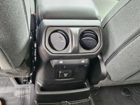 Used 2024 Jeep Wrangler Unlimited Sahara AWD/4WD image 17