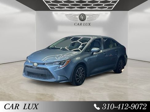 Used 2020 Toyota Corolla LE FWD image 1