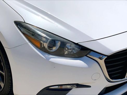 Used 2018 MAZDA MAZDA3 Touring FWD image 25