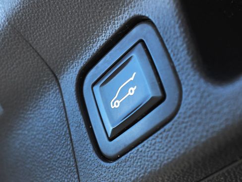 Used 2017 GMC Acadia Denali AWD/4WD image 29