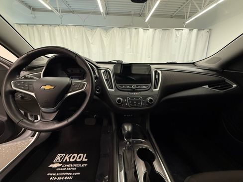 Used 2022 Chevrolet Malibu LT w/ Sport Edition FWD image 17