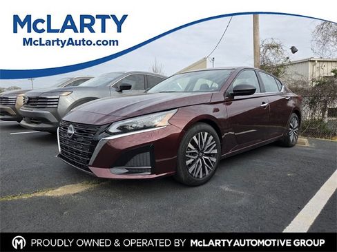 Used 2025 Nissan Altima 2.5 SV image 1