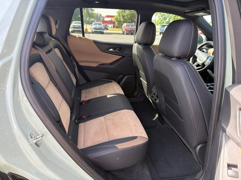 Used 2025 Chevrolet Equinox ACTIV w/ Safety and Technology Package AWD/4WD image 12