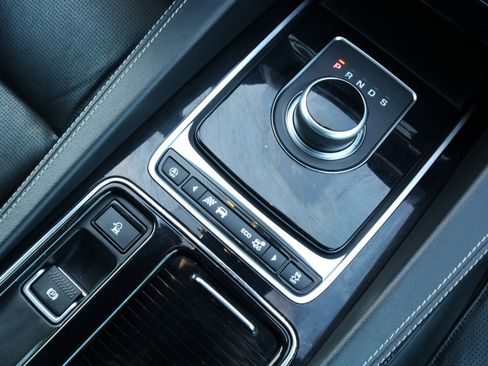 Used 2019 Jaguar F-PACE S image 30