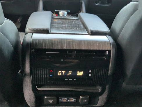 Used 2023 Jeep Wagoneer L Series II AWD/4WD image 26