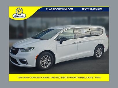 Used 2024 Chrysler Pacifica Touring-L