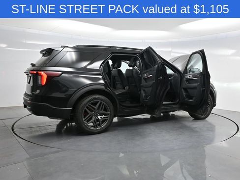 Used 2025 Ford Explorer ST-Line w/ Premium Package AWD/4WD image 4