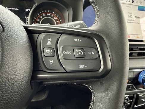 Used 2025 Jeep Gladiator Sport image 27