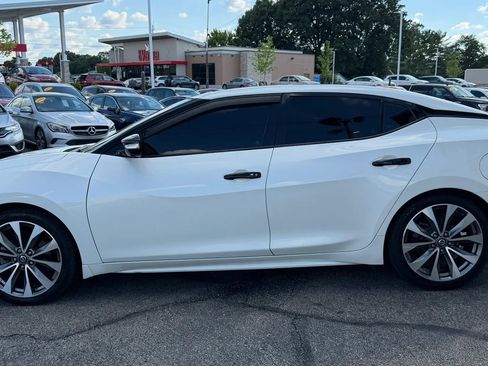 Used 2020 Nissan Maxima Platinum w/ Sport Mat Group FWD image 2