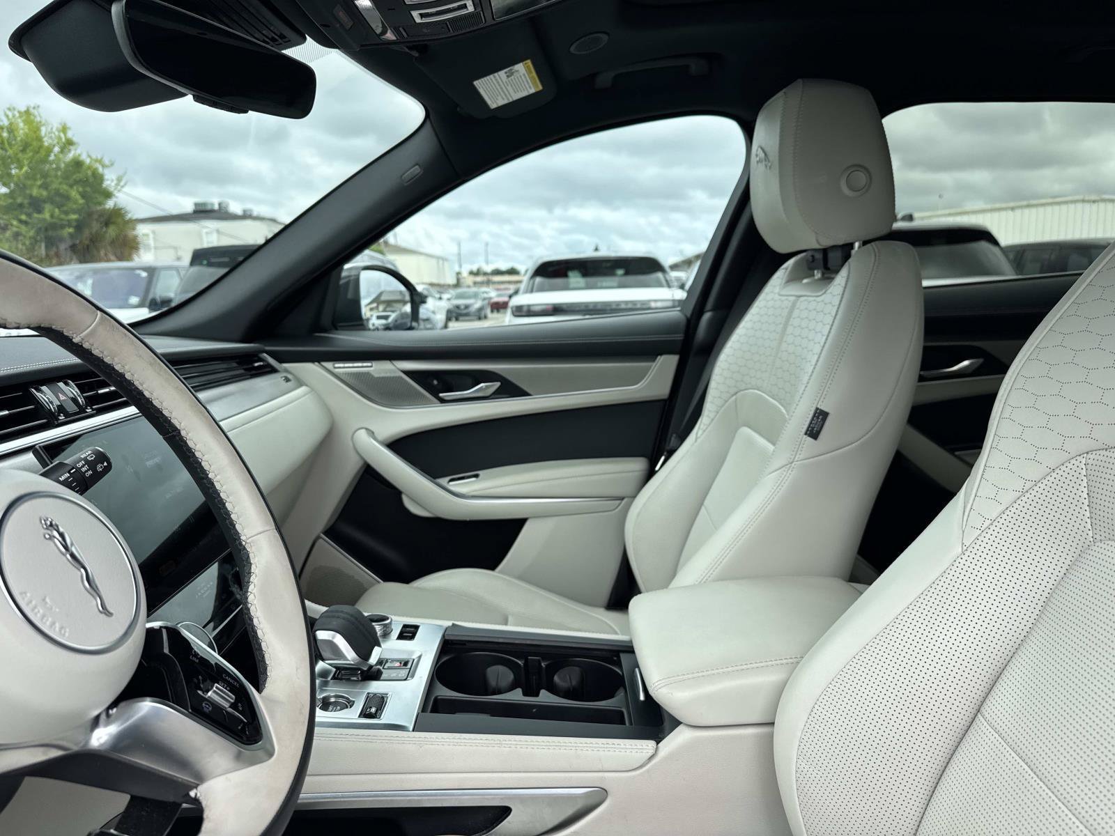 Used 2025 Jaguar F-PACE R-Dynamic S AWD/4WD image 16
