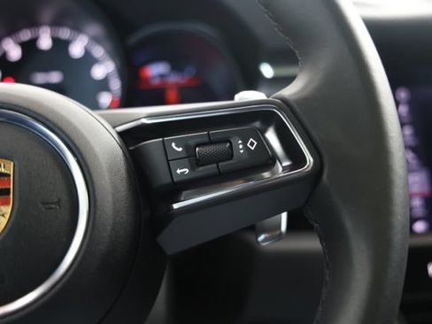 Used 2025 Porsche Macan AWD/4WD image 34