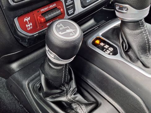 Used 2024 Jeep Wrangler Unlimited Rubicon w/ Convenience Group AWD/4WD image 24