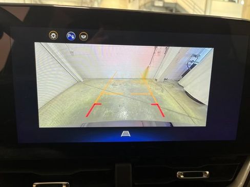 Used 2025 Chevrolet Equinox LT AWD/4WD image 17