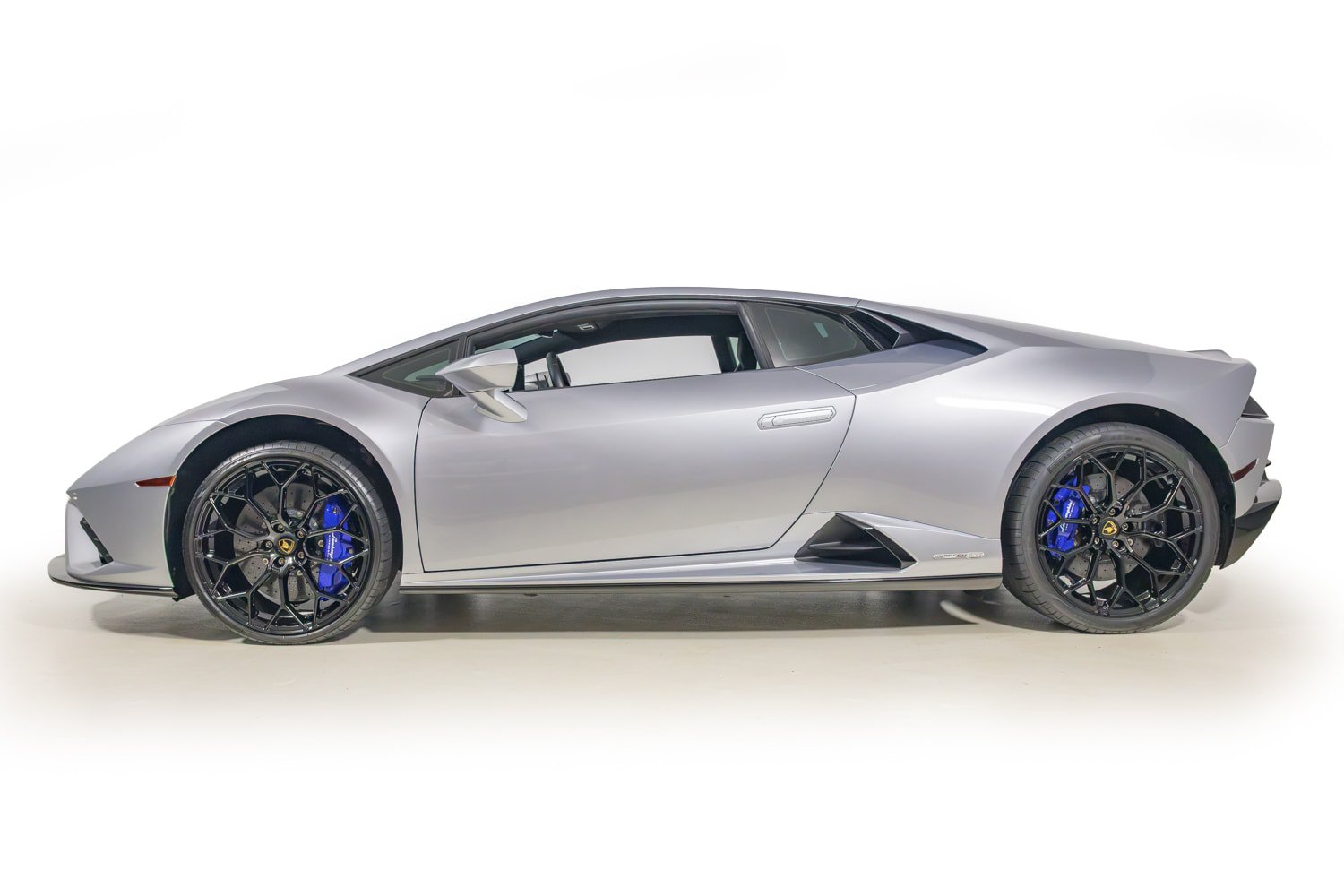 Used 2023 Lamborghini Huracan EVO RWD image 3