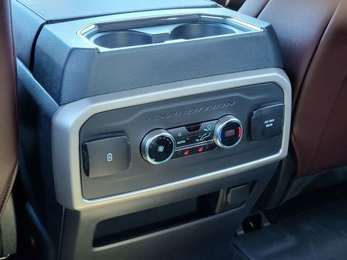 Used 2024 Ford Expedition Limited w/ Excursion Package image 22