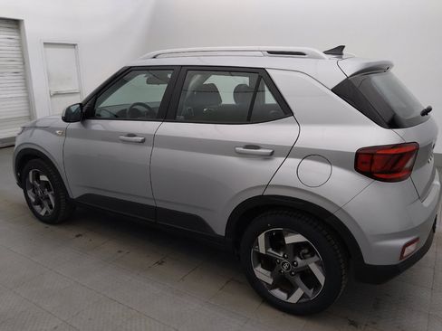 Used 2021 Hyundai Venue SEL FWD image 3