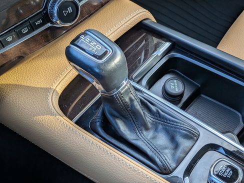 Used 2019 Volvo XC90 T6 Momentum w/ Advanced Package image 18