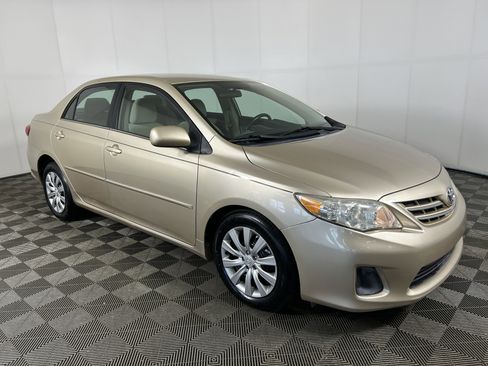 Used 2013 Toyota Corolla LE FWD image 4