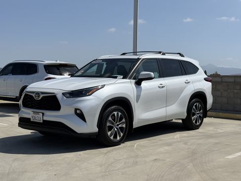 Used 2023 Toyota Highlander XLE FWD image 8