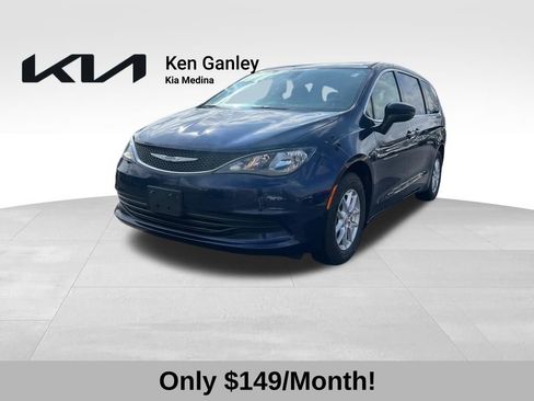 Used 2017 Chrysler Pacifica Touring image 1