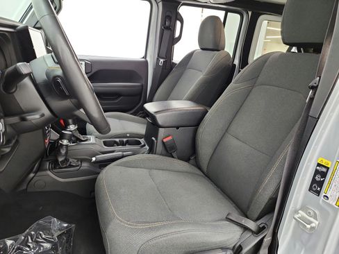 Used 2024 Jeep Wrangler Unlimited AWD/4WD image 13