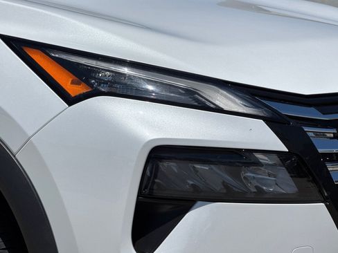 Used 2025 Nissan Rogue SV AWD/4WD image 12