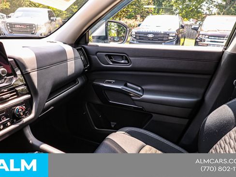 Used 2024 Nissan Pathfinder SV w/ SV Premium Package FWD image 37
