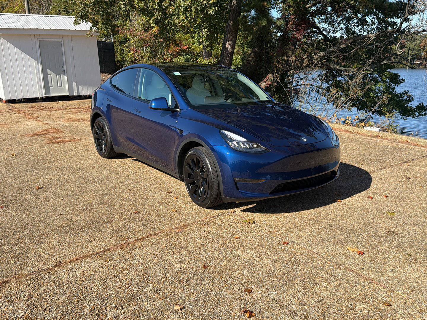 Used 2022 Tesla Model Y Long Range AWD/4WD image 2