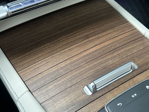 Certified 2025 Mercedes-Benz GLS 450 4MATIC image 42