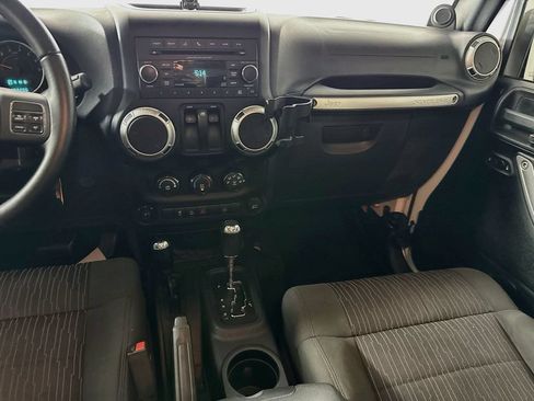 Used 2012 Jeep Wrangler Rubicon w/ PWR Convenience Group AWD/4WD image 26