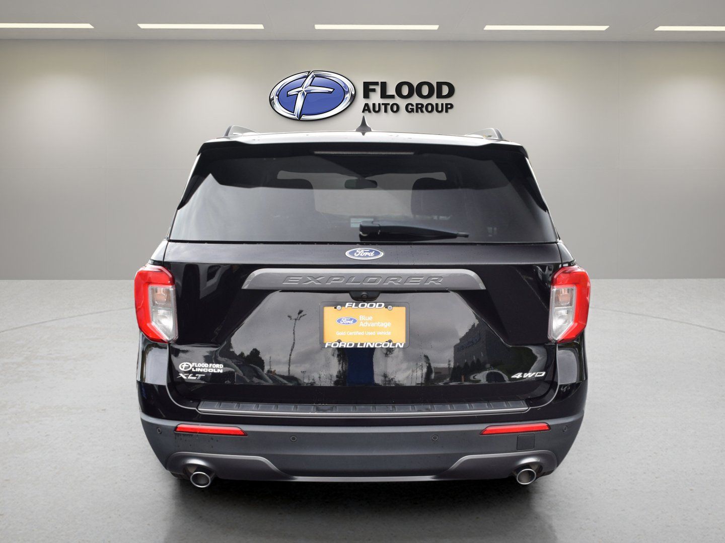 Used 2022 Ford Explorer XLT w/ Equipment Group 202A AWD/4WD image 5