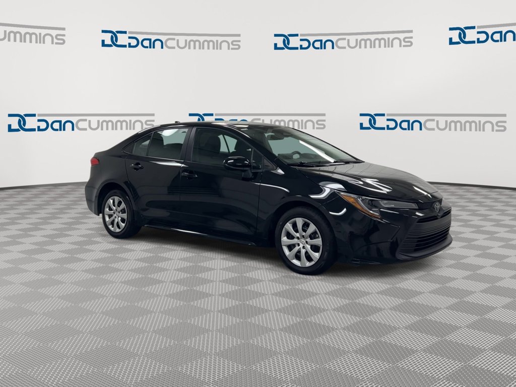 Used 2025 Toyota Corolla LE FWD image 2