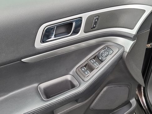 Used 2013 Ford Explorer XLT image 29