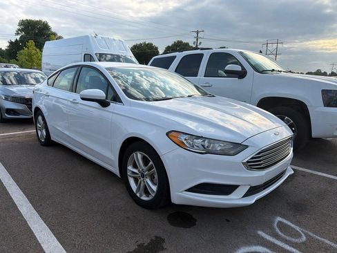 Used 2018 Ford Fusion SE FWD image 3
