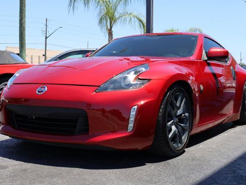 Used 2020 Nissan 370Z Coupe RWD image 2
