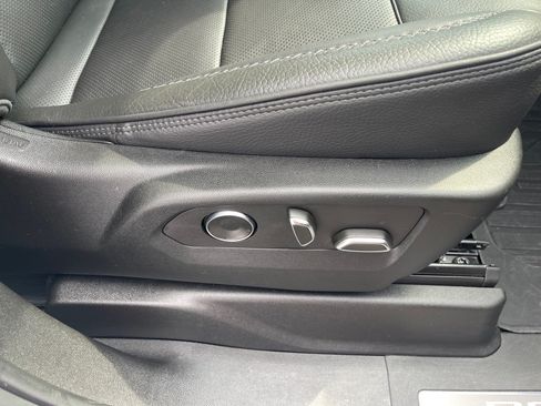 Used 2023 GMC Yukon Denali w/ LPO, Floor Liner Package AWD/4WD image 17