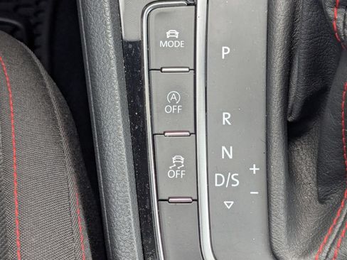 Used 2018 Volkswagen GTI SE FWD image 26