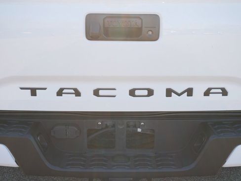Used 2019 Toyota Tacoma SR image 10