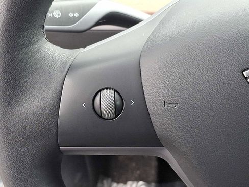 Used 2022 Tesla Model Y Performance image 17