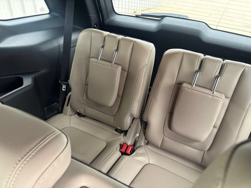Used 2018 Ford Explorer XLT w/ Equipment Group 202A FWD image 27