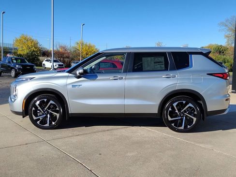 New 2025 Mitsubishi Outlander SE image 19