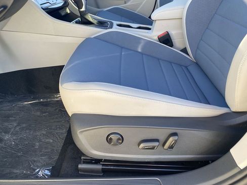 New 2026 Volkswagen Jetta SE FWD image 16